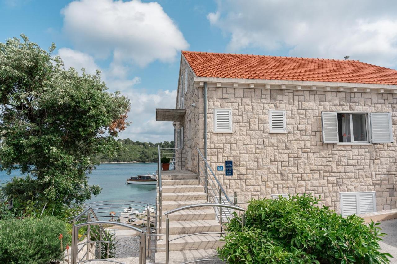 Guesthouse Kamarin Pomena Exterior photo