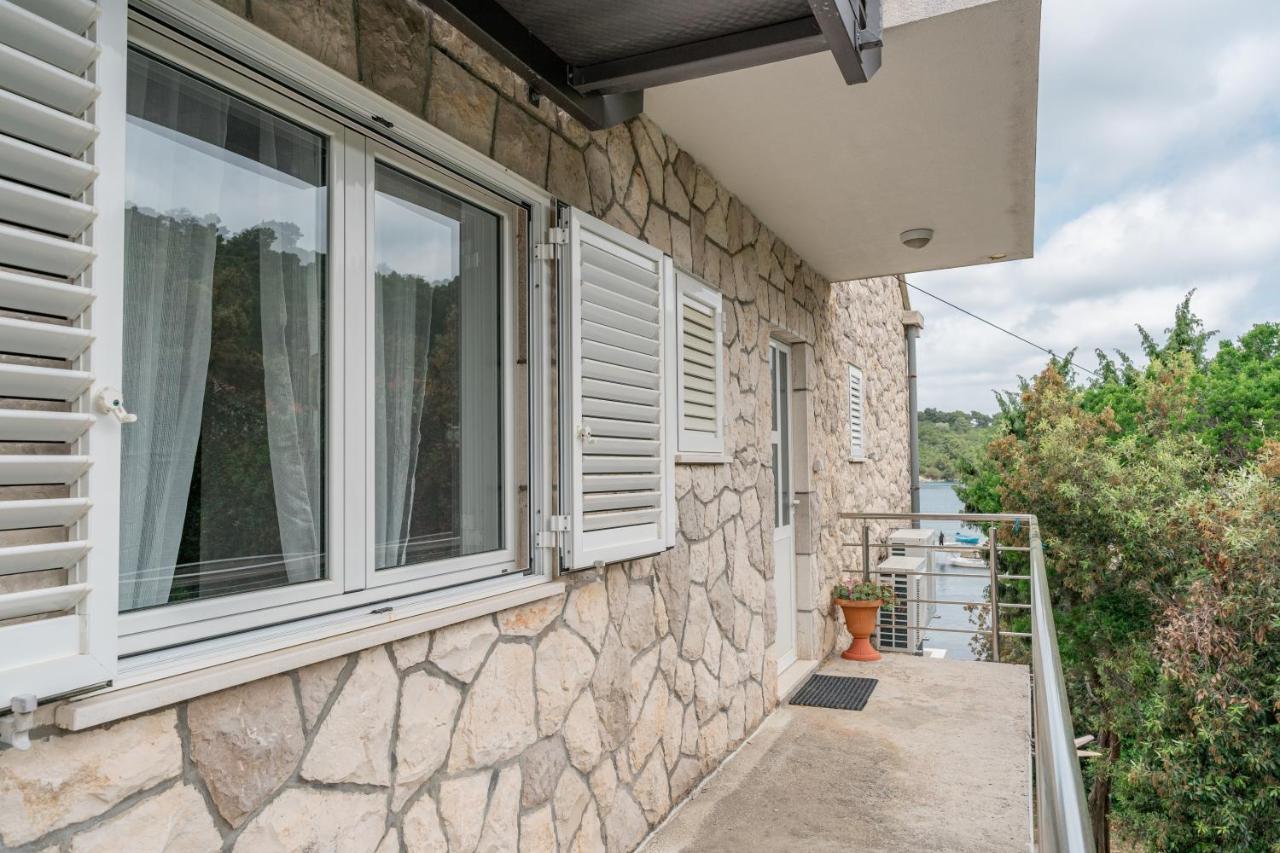 Guesthouse Kamarin Pomena Exterior photo
