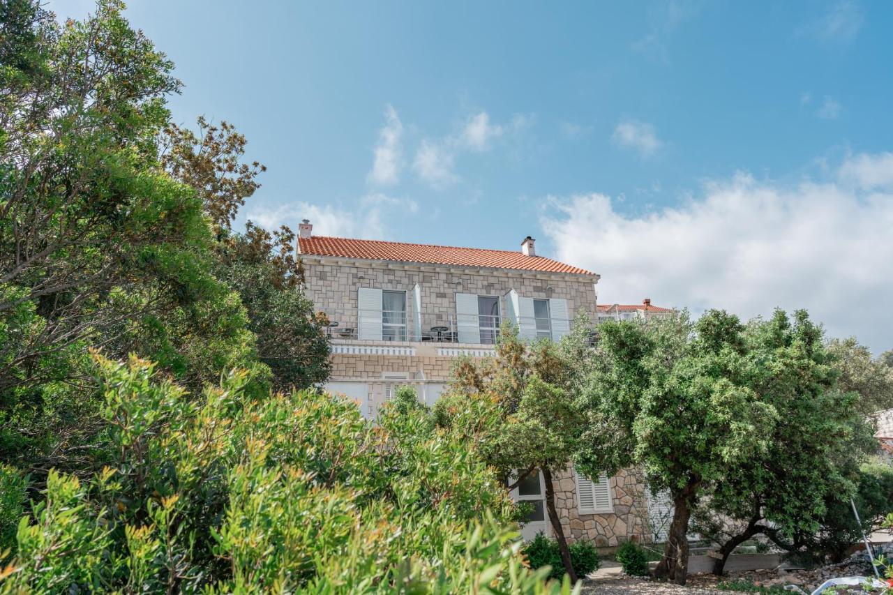 Guesthouse Kamarin Pomena Exterior photo